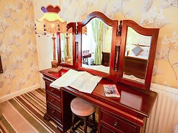 OYO Lamphey Hall Hotel