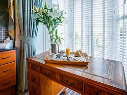 OYO Lamphey Hall Hotel