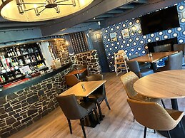 OYO Lamphey Hall Hotel