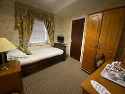 OYO Lamphey Hall Hotel