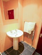 OYO Lamphey Hall Hotel