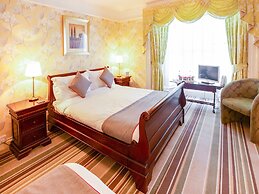 OYO Lamphey Hall Hotel