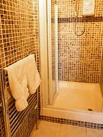 OYO Lamphey Hall Hotel