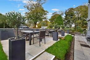 OYO Lamphey Hall Hotel