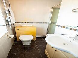 OYO Lamphey Hall Hotel