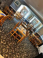 OYO Lamphey Hall Hotel