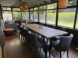 OYO Lamphey Hall Hotel