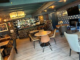 OYO Lamphey Hall Hotel