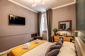 Tree Charme Parliament Boutique Hotel