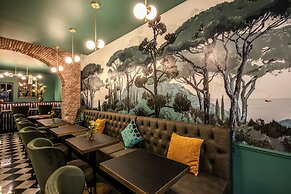 Tree Charme Parliament Boutique Hotel