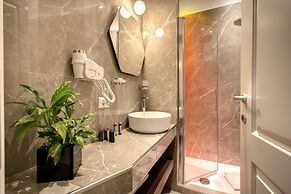 Tree Charme Parliament Boutique Hotel