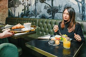 Tree Charme Parliament Boutique Hotel