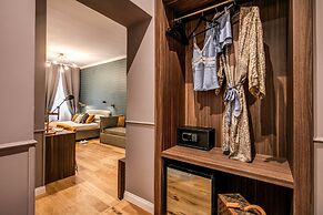 Tree Charme Parliament Boutique Hotel