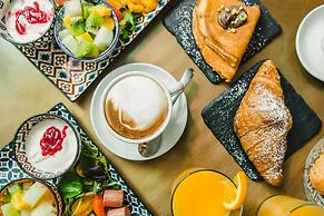 Tree Charme Parliament Boutique Hotel