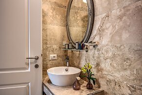 Tree Charme Parliament Boutique Hotel