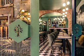 Tree Charme Parliament Boutique Hotel