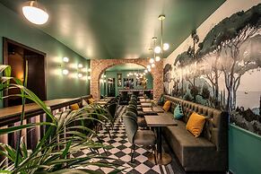 Tree Charme Parliament Boutique Hotel