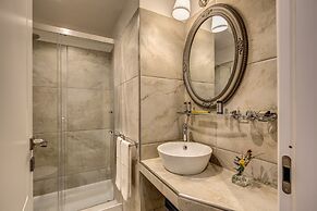 Tree Charme Parliament Boutique Hotel