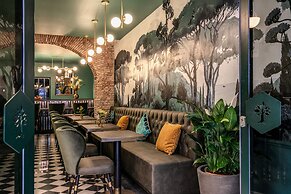 Tree Charme Parliament Boutique Hotel