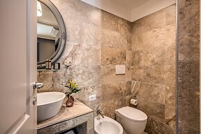 Tree Charme Parliament Boutique Hotel