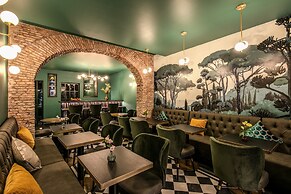 Tree Charme Parliament Boutique Hotel