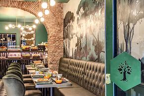 Tree Charme Parliament Boutique Hotel