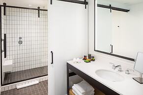 Canopy by Hilton Baltimore Harbor Point