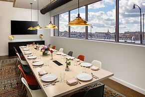 Canopy by Hilton Baltimore Harbor Point