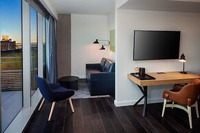 Canopy by Hilton Baltimore Harbor Point