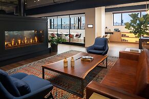 Canopy by Hilton Baltimore Harbor Point