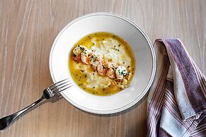 Canopy by Hilton Baltimore Harbor Point