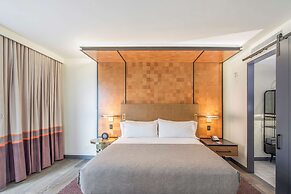 Canopy by Hilton Jersey City Arts District