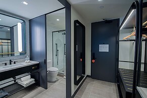 Canopy by Hilton Jersey City Arts District