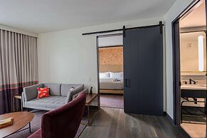 Canopy by Hilton Jersey City Arts District