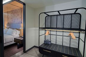 Canopy by Hilton Jersey City Arts District