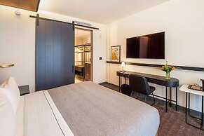 Canopy by Hilton Jersey City Arts District