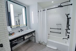 Canopy by Hilton Jersey City Arts District