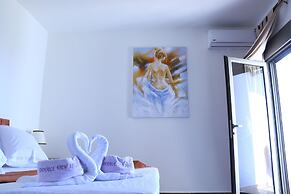 Double View Apartments