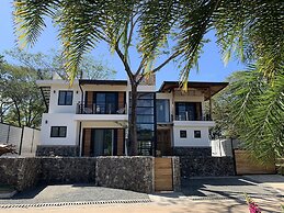 My Way Langosta Beach House