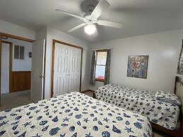 The Baited Hook 4 Bedroom Cottage by RedAwning