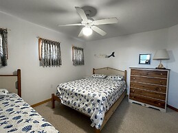 The Baited Hook 4 Bedroom Cottage by RedAwning