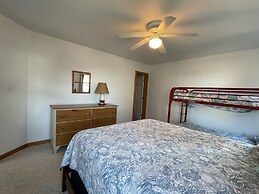 The Baited Hook 4 Bedroom Cottage by RedAwning