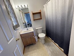 The Baited Hook 4 Bedroom Cottage by RedAwning