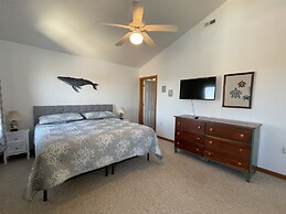 The Baited Hook 4 Bedroom Cottage by RedAwning