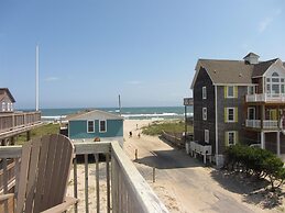 The Baited Hook 4 Bedroom Cottage by RedAwning