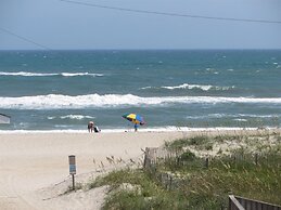 The Baited Hook 4 Bedroom Cottage by RedAwning