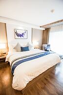 Wealth Lodge Asoke by Favstay