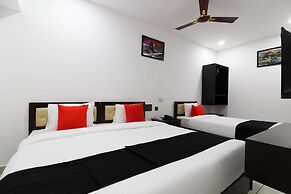 Capital O 63727 Mythri Hotel