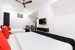 Capital O 63727 Mythri Hotel