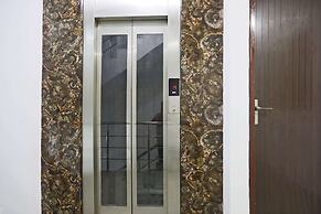 OYO 48664 White House